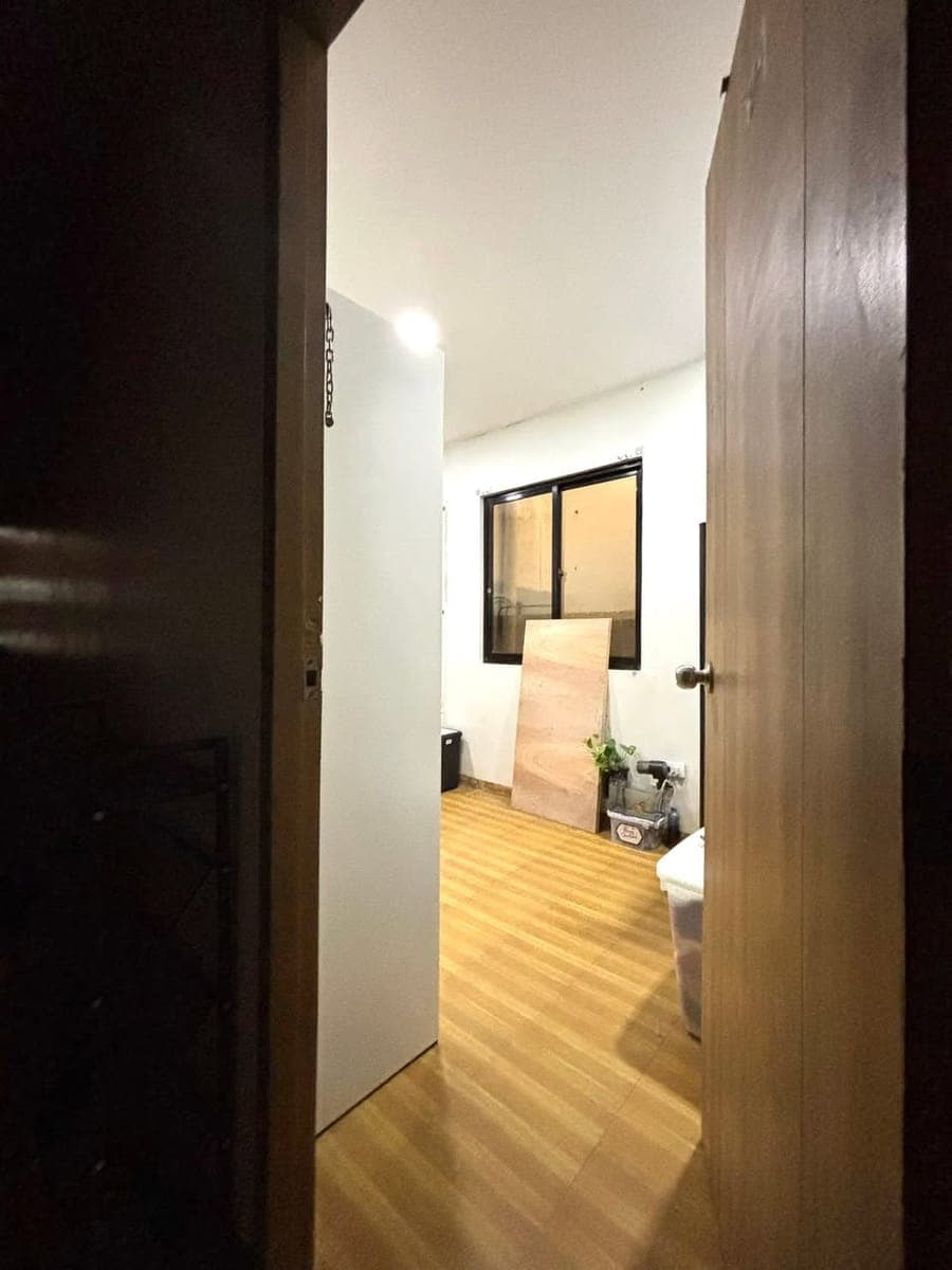 FEMALE ROOM FOR SHARING (1 of 4 beds available) - photo 1