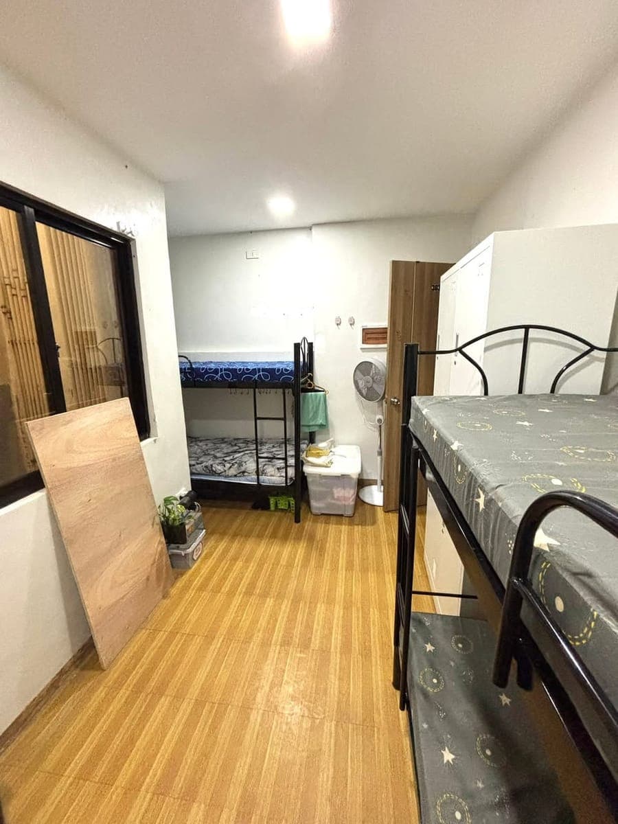 FEMALE ROOM FOR SHARING (1 of 4 beds available) - photo 4