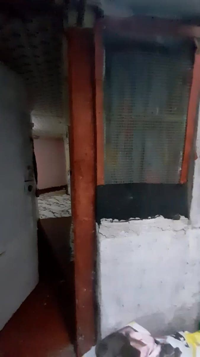 Room for rent available 4k monthly. 1month advnce 1month deposit.. meralco naka sub meter.. water 30... - photo 2