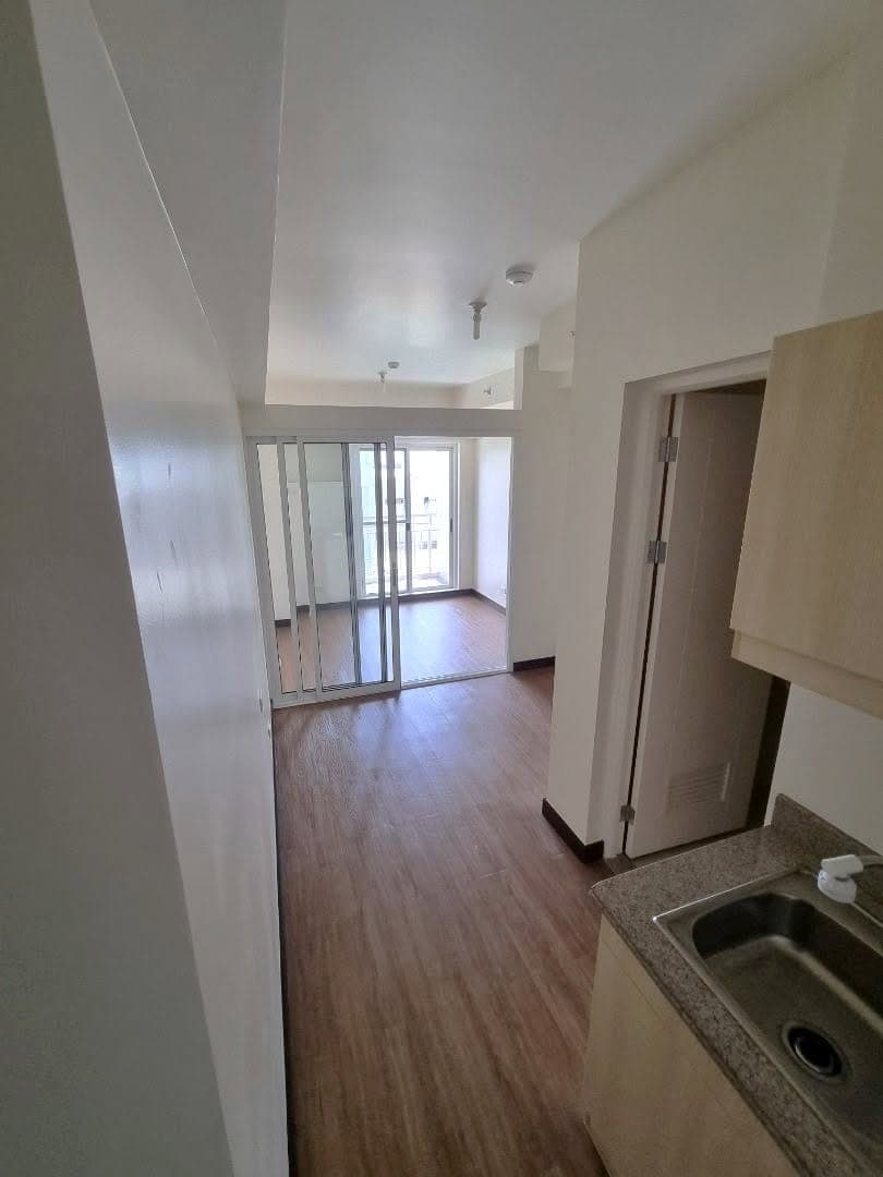 Unfurnished 1 Bedroom Condo Unit For Rent - 5th Floor North Tower at Lumiere Residences - photo 1
