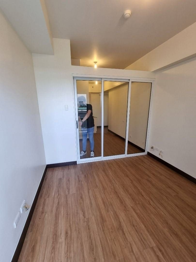 Unfurnished 1 Bedroom Condo Unit For Rent - 5th Floor North Tower at Lumiere Residences - photo 4
