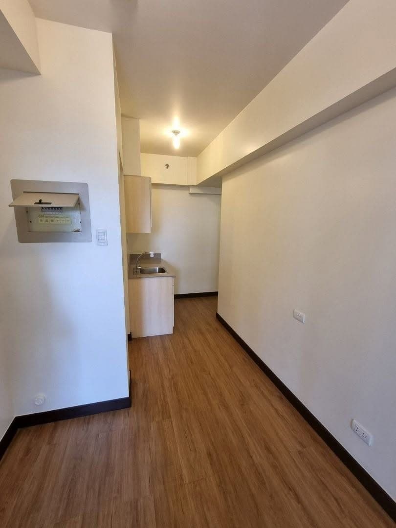 Unfurnished 1 Bedroom Condo Unit For Rent - 5th Floor North Tower at Lumiere Residences - photo 5