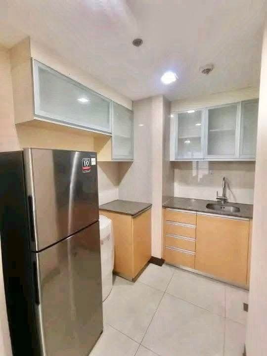 45k MONTHLY‼️1-BEDROOM WITH BALCONY-MAIDS ROOM AT TWO CENTRAL MAKATI - photo 1