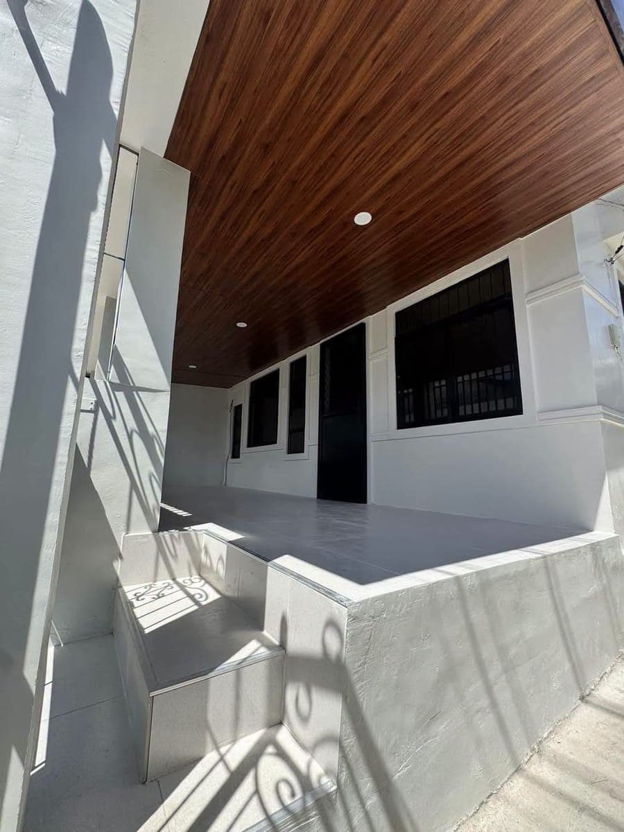 🔥 FLOOD FREE HOUSE FOR RENT – BAGONG RENOVATE! 🔥 - photo 1