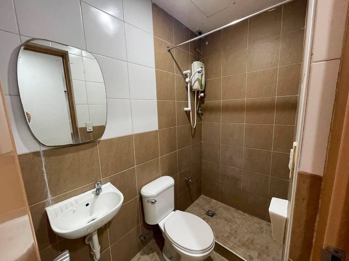 **🏠 Private Furnished Room for Rent in Poblacion, Makati** - photo 4