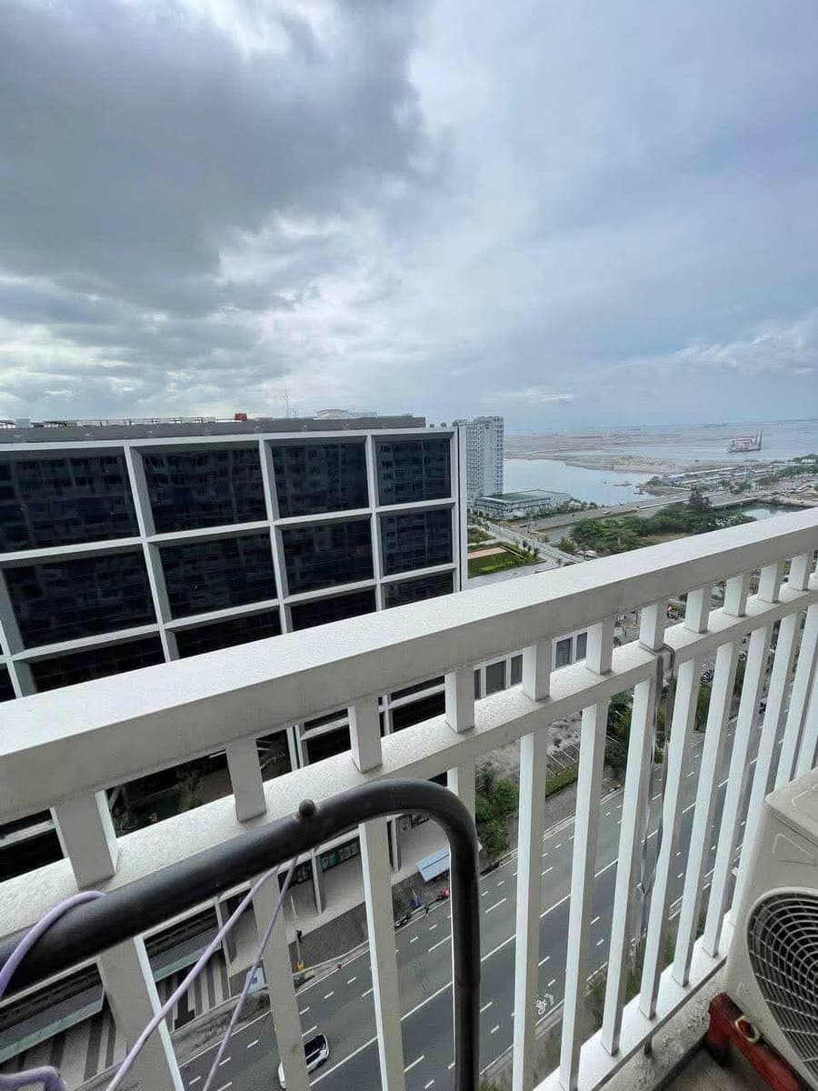 1br for lease in SHORE RESIDENCES C located in Seaside Boulevard corner Sunrise Drive, Mall of Asia... - photo 5