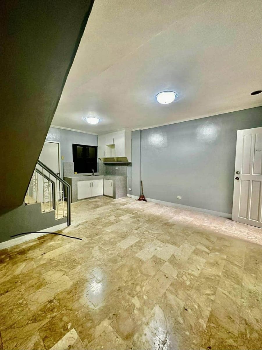 Kamuning Townhouse for Rent - photo 3