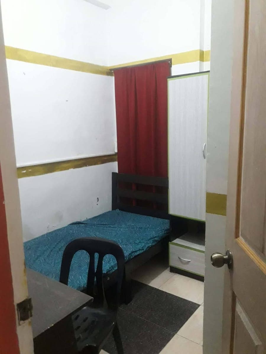 Available room for rent LADIES only good for one.4200 monthly - photo 1