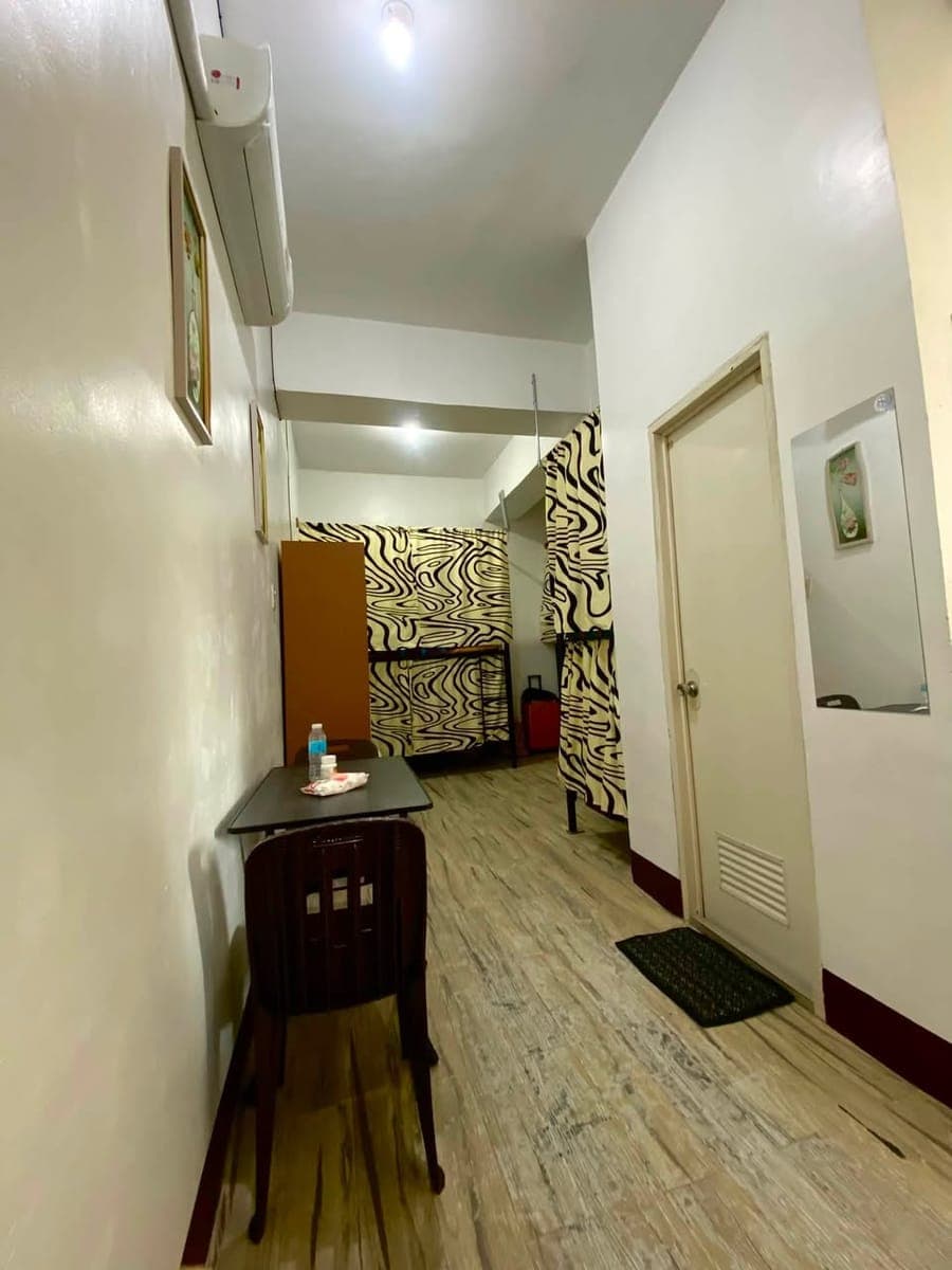 BEDSPACE for GIRLS ONLY! (upper available) - photo 1