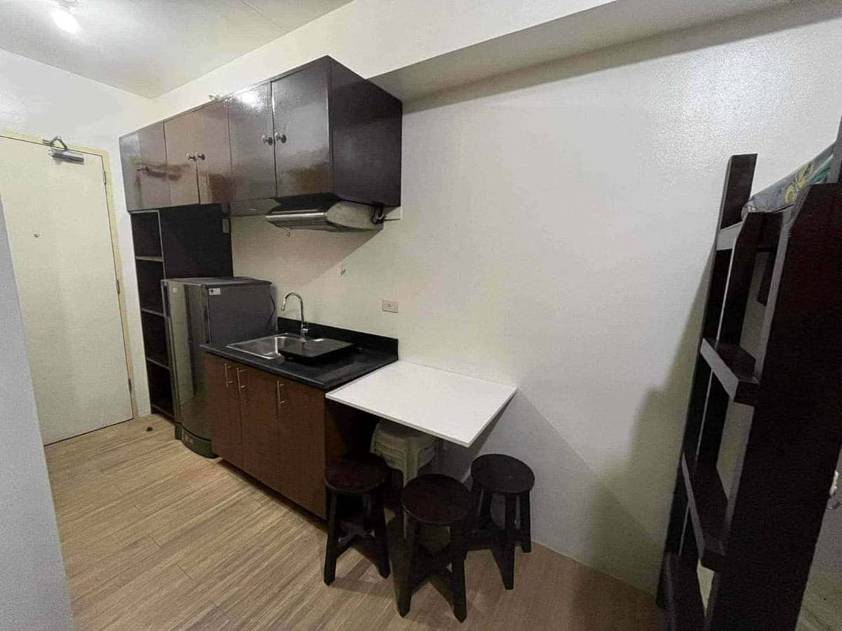 hi, if u might consider we're still looking for 1 female roommate! - photo 1
