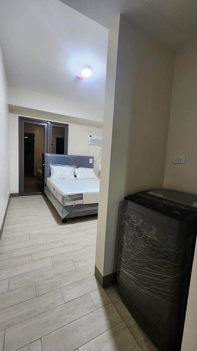📣FOR LEASE STUDIO UNIT IN BRYANT PARKLANE - photo 2