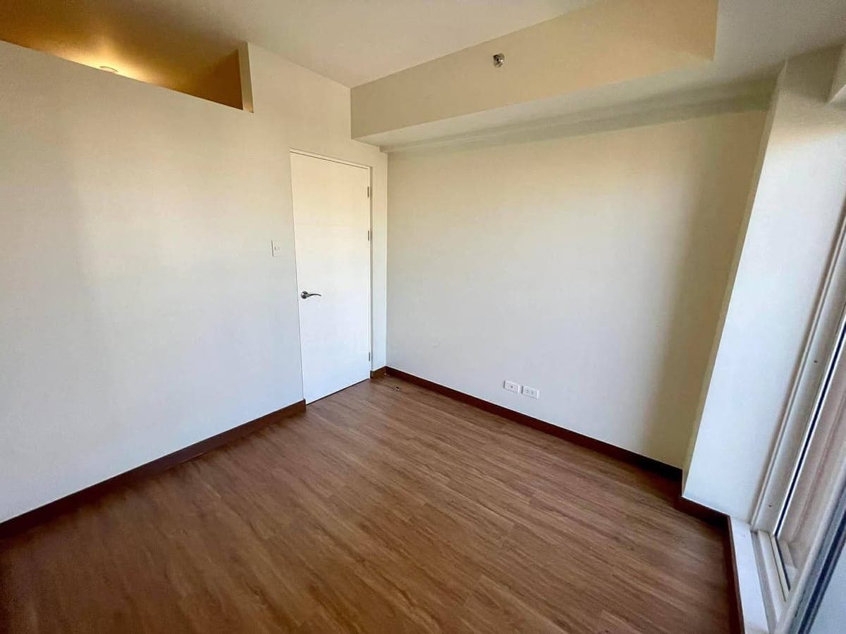1BR RUSH FOR RENT WALKING DISTANCE TO GIL PUYAT & BUENDIA BUS STATIONS - photo 2