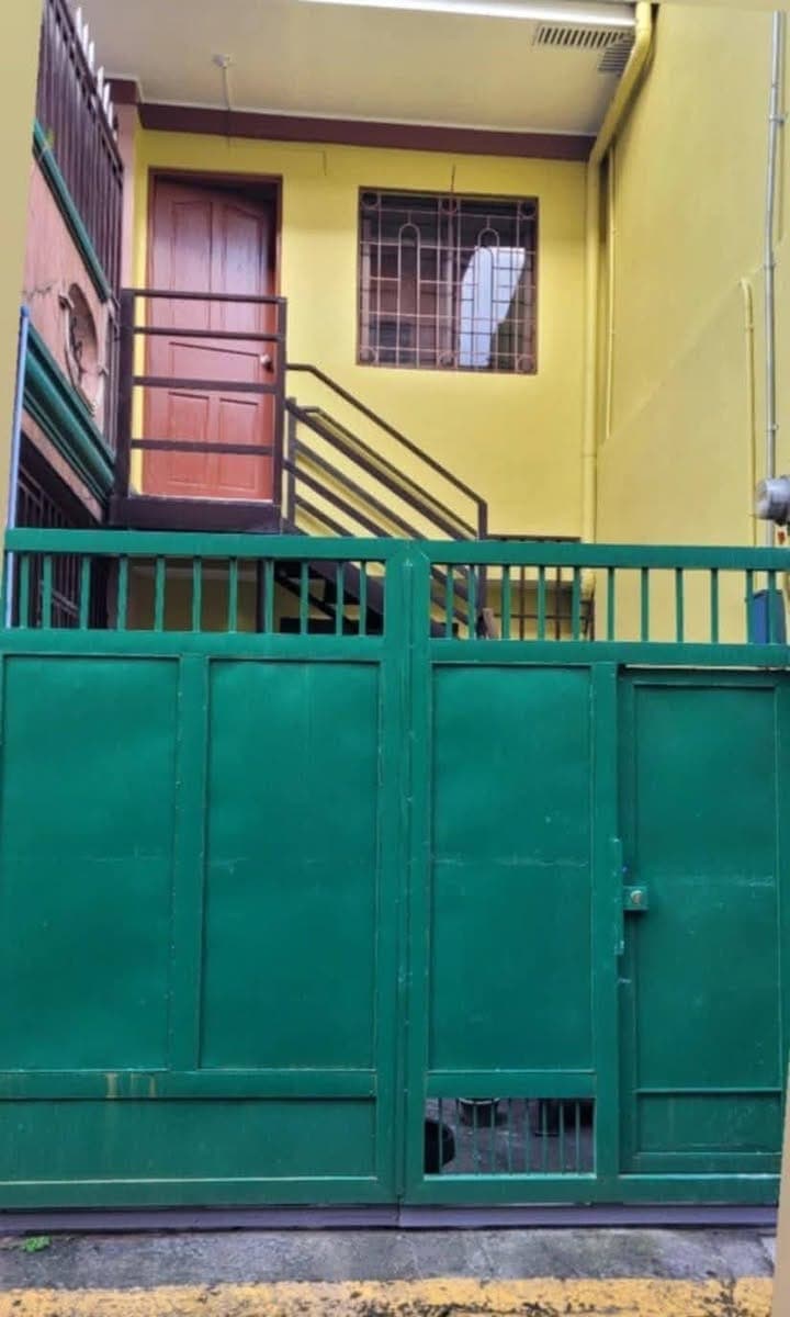 LARGE NEWER STUDIO APARTMENT FOR RENT 2ND FLOOR - GATED - photo 1