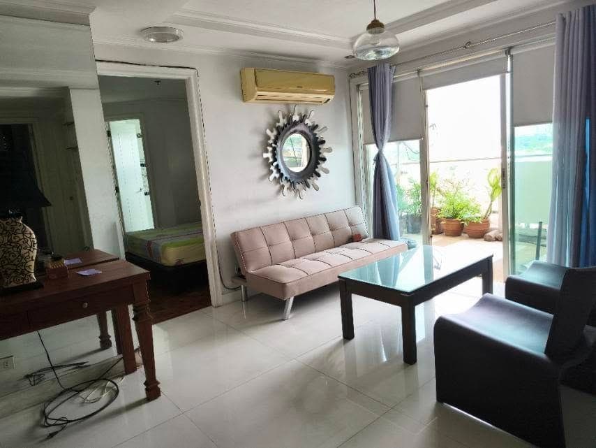 Fully Furnished 2 br condo unit in P Guevarra near Santolan Town Plaza - photo 1