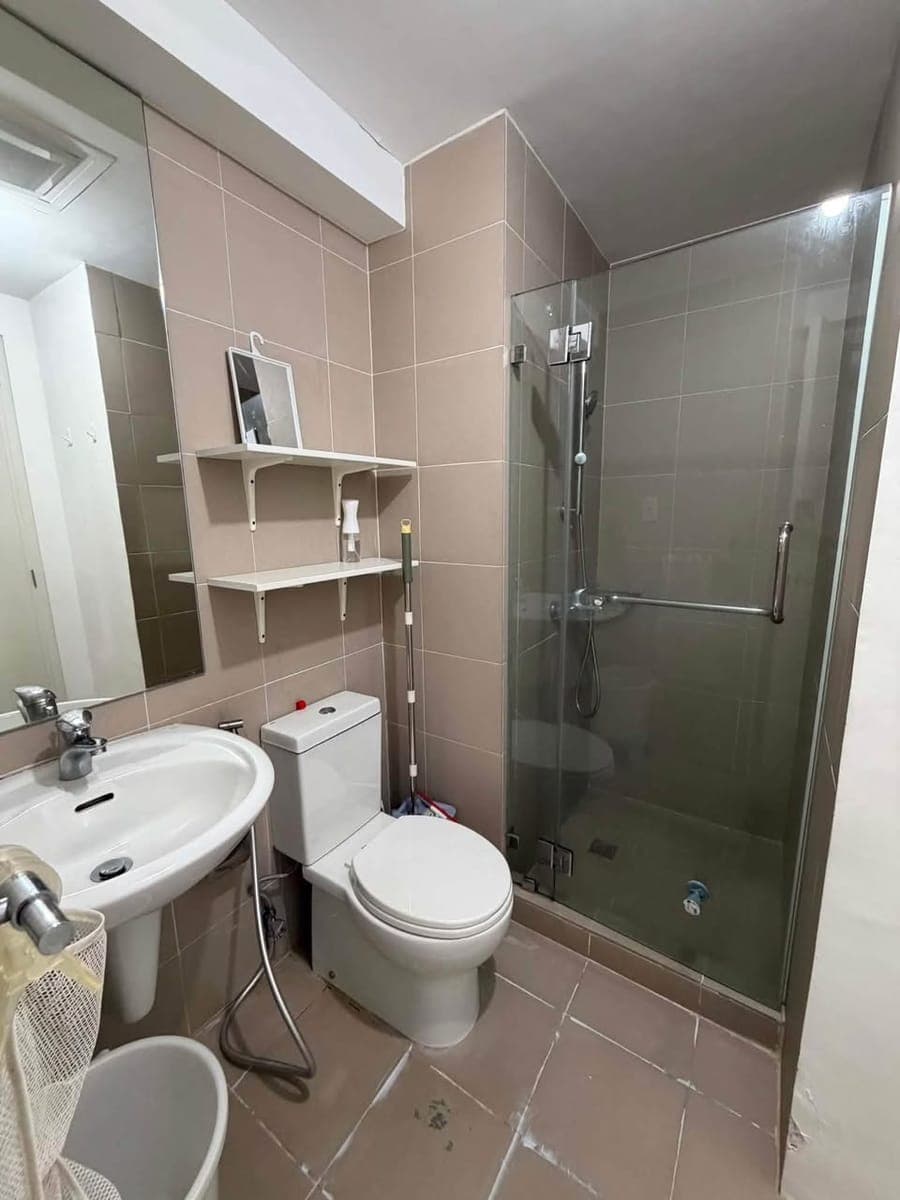 SPACIOUS 1-BEDROOM WITH BALCONY FOR RENT - photo 2