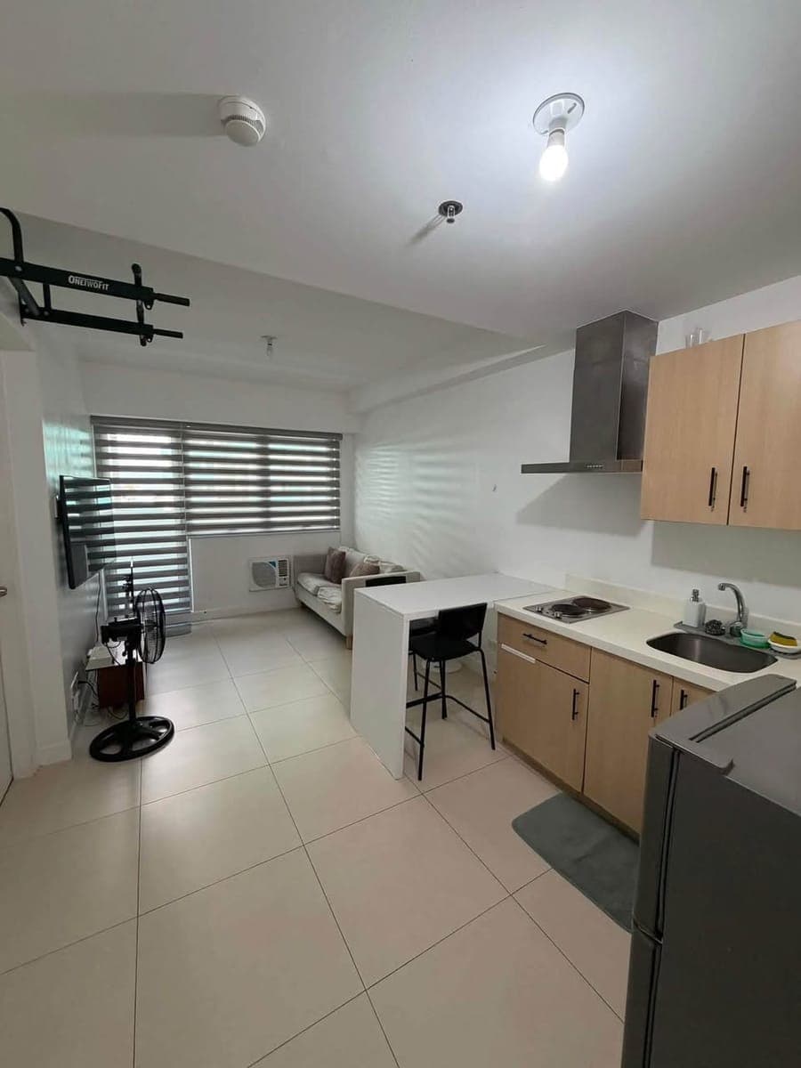 SPACIOUS 1-BEDROOM WITH BALCONY FOR RENT - photo 3