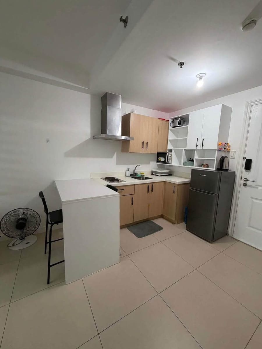 SPACIOUS 1-BEDROOM WITH BALCONY FOR RENT - photo 4