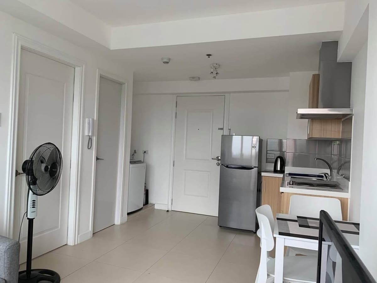 SPACIOUS 1-BEDROOM W/BALCONY FOR RENT - photo 1