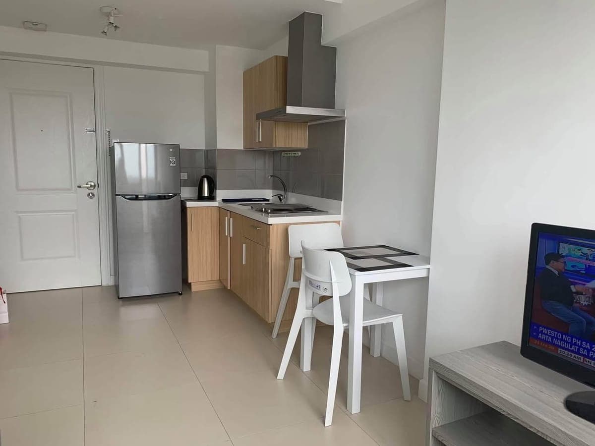 SPACIOUS 1-BEDROOM W/BALCONY FOR RENT - photo 3