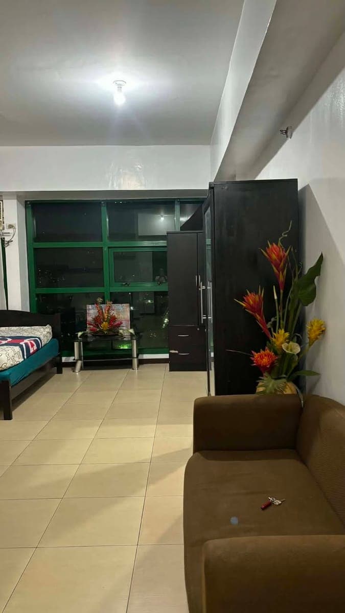 Condo FOR RENT in QC with Outer VIEW - photo 1