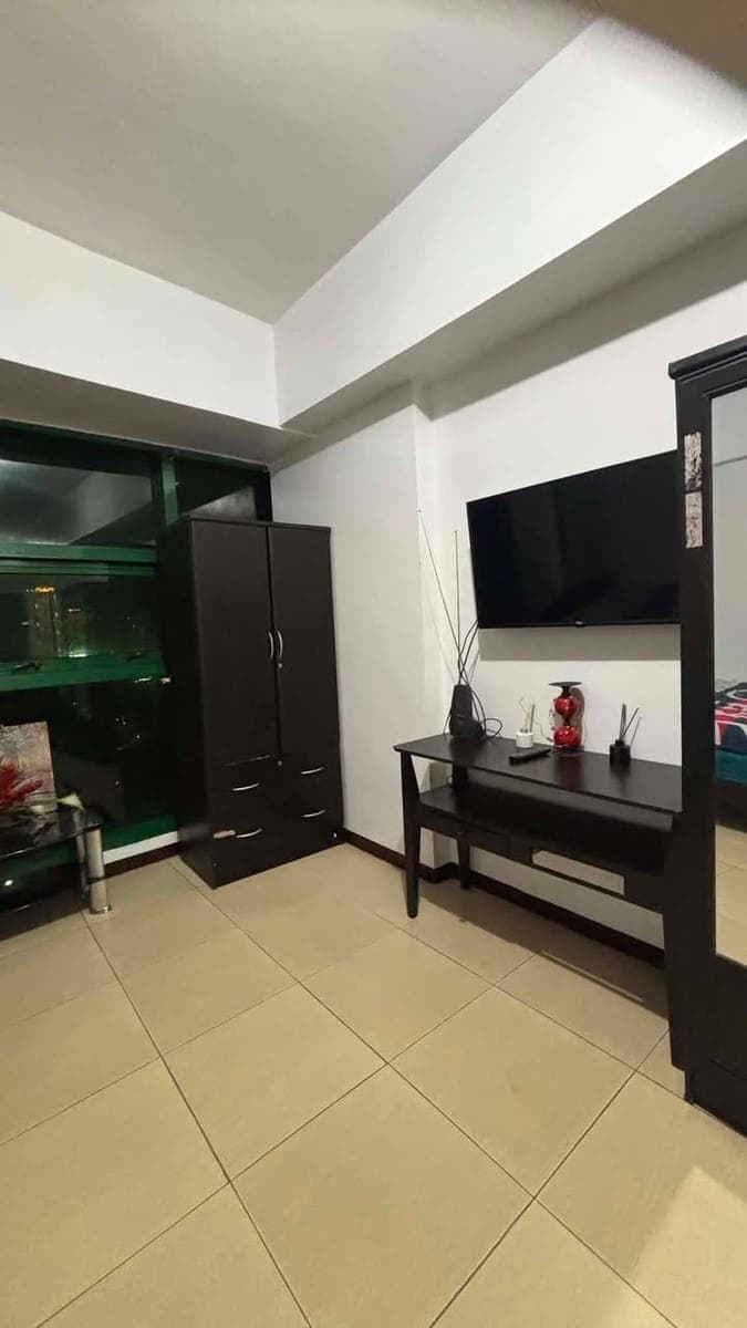 Condo FOR RENT in QC with Outer VIEW - photo 2