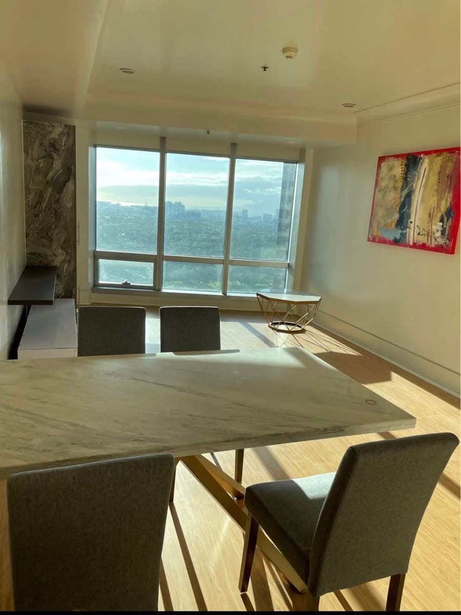 # **FOR LEASE/RENT in BGC (near Burgos Circle) 2BR with maid's room** - photo 1