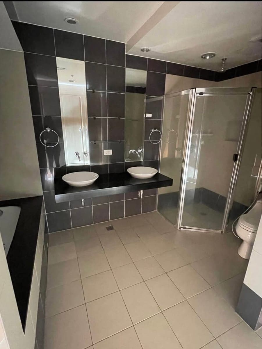 # **FOR LEASE/RENT in BGC (near Burgos Circle) 2BR with maid's room** - photo 5