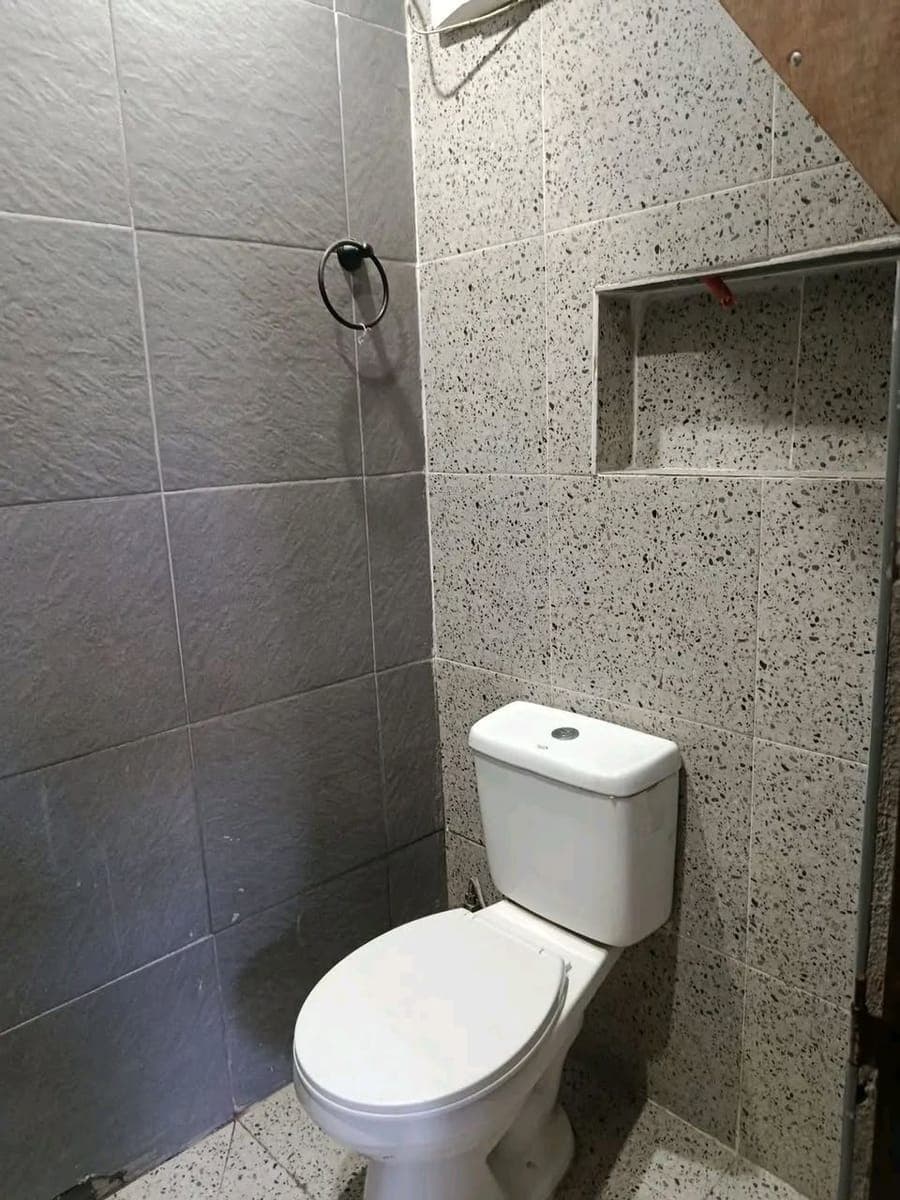 NEWLY BUILT ROOM FOR RENT - photo 2