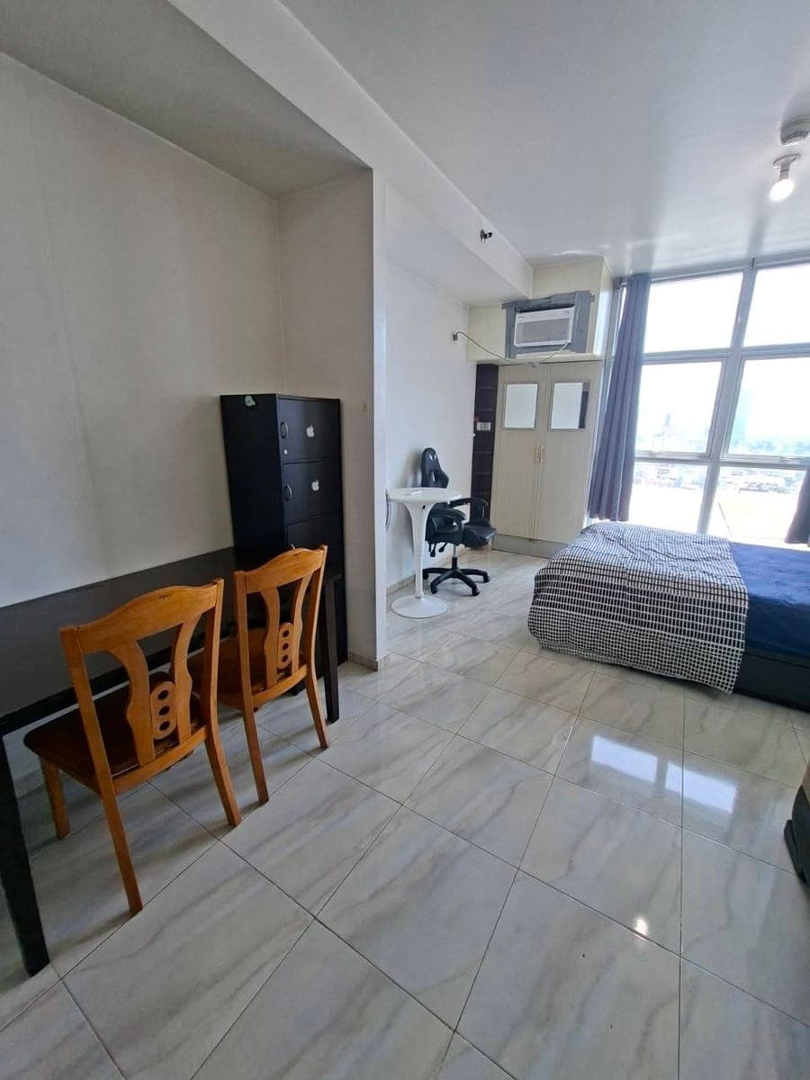 LINEAR MAKATI CONDO - photo 1