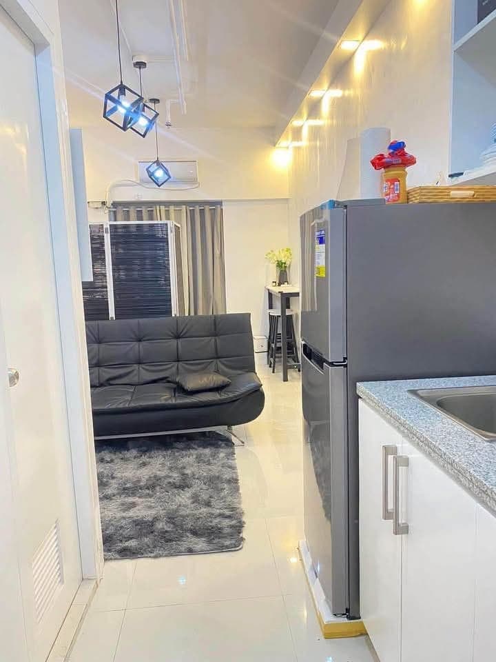FOR RENT: Php. 19,500 including dues, Netflix & Internet - photo 1