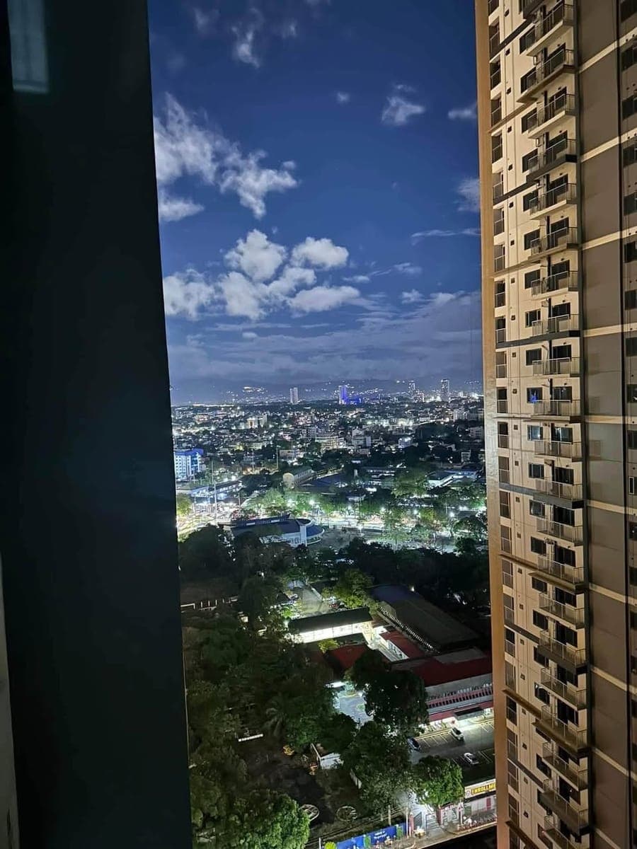FOR RENT: Php. 19,500 including dues, Netflix & Internet - photo 5