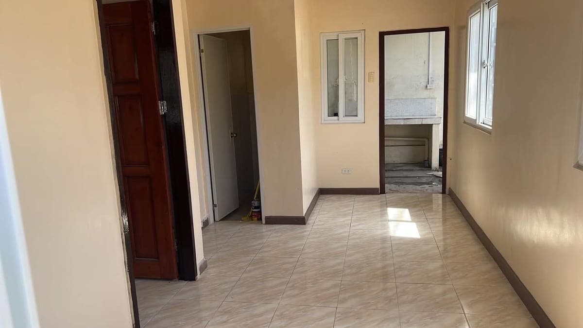 Looking first renter new house rent, 2 room's, gated street can park, safe area. Corner lot - photo 4