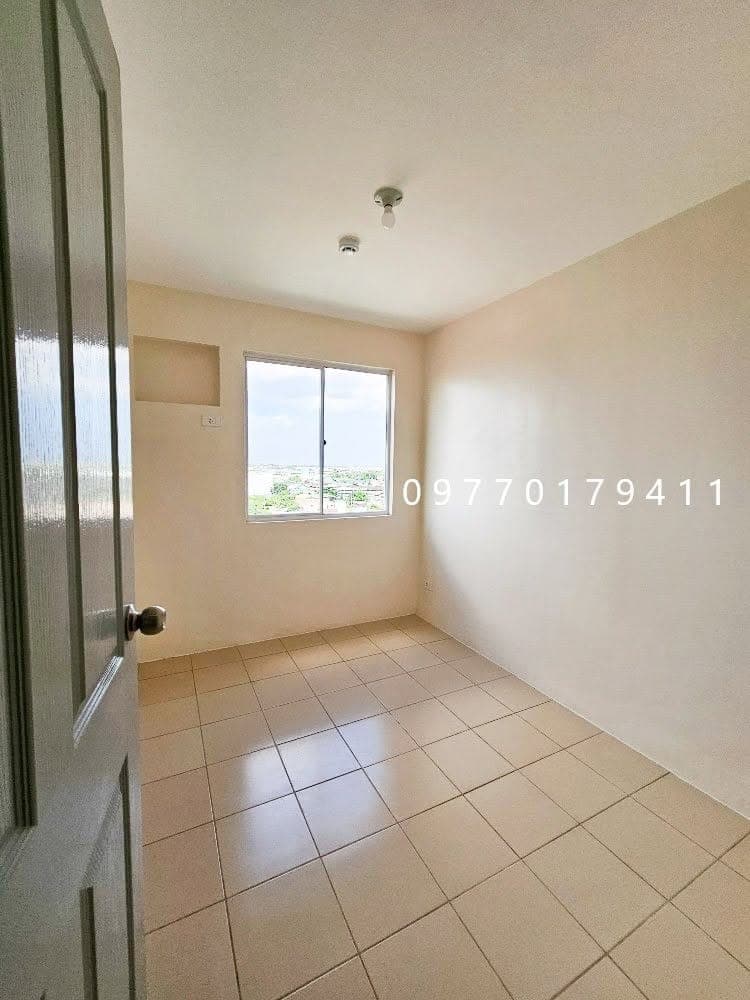 FOR RENT: 2-Bedroom Condo Unit in Karuhatan Rd.Valenzuela - photo 2