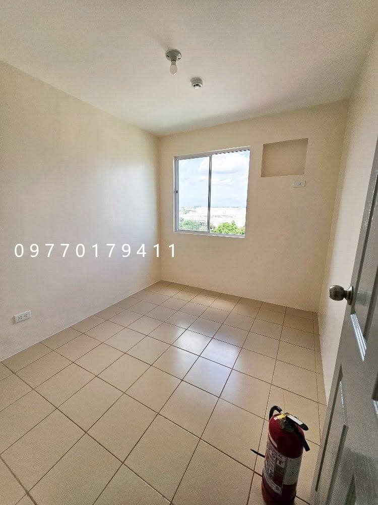FOR RENT: 2-Bedroom Condo Unit in Karuhatan Rd.Valenzuela - photo 3