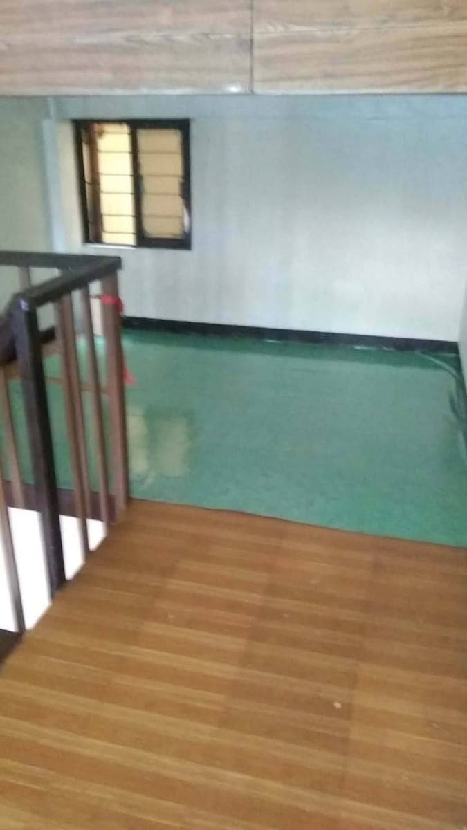 Room for rent (mezzanine / loft type) available now!!! - photo 4