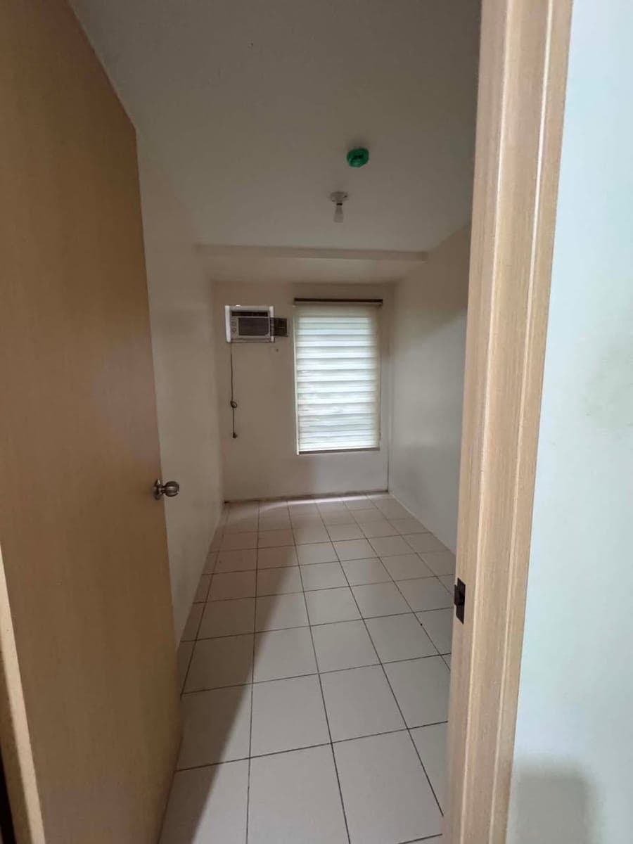 Condo for rent 2bedroom bare unit with 2AC - photo 3