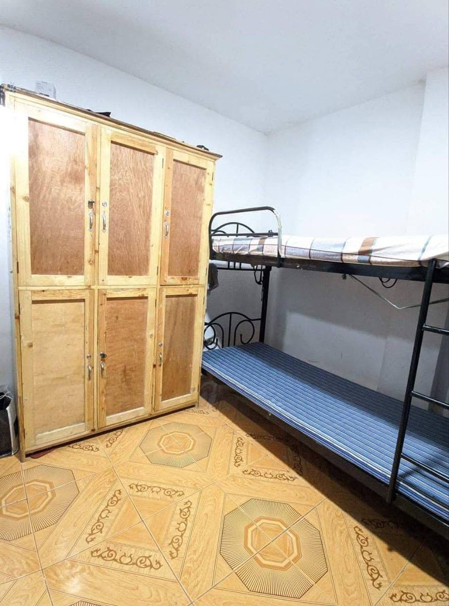 Aircondioned ! Professional Male Bed Space Near Bgc,Sm Aura and Market2x - photo 1