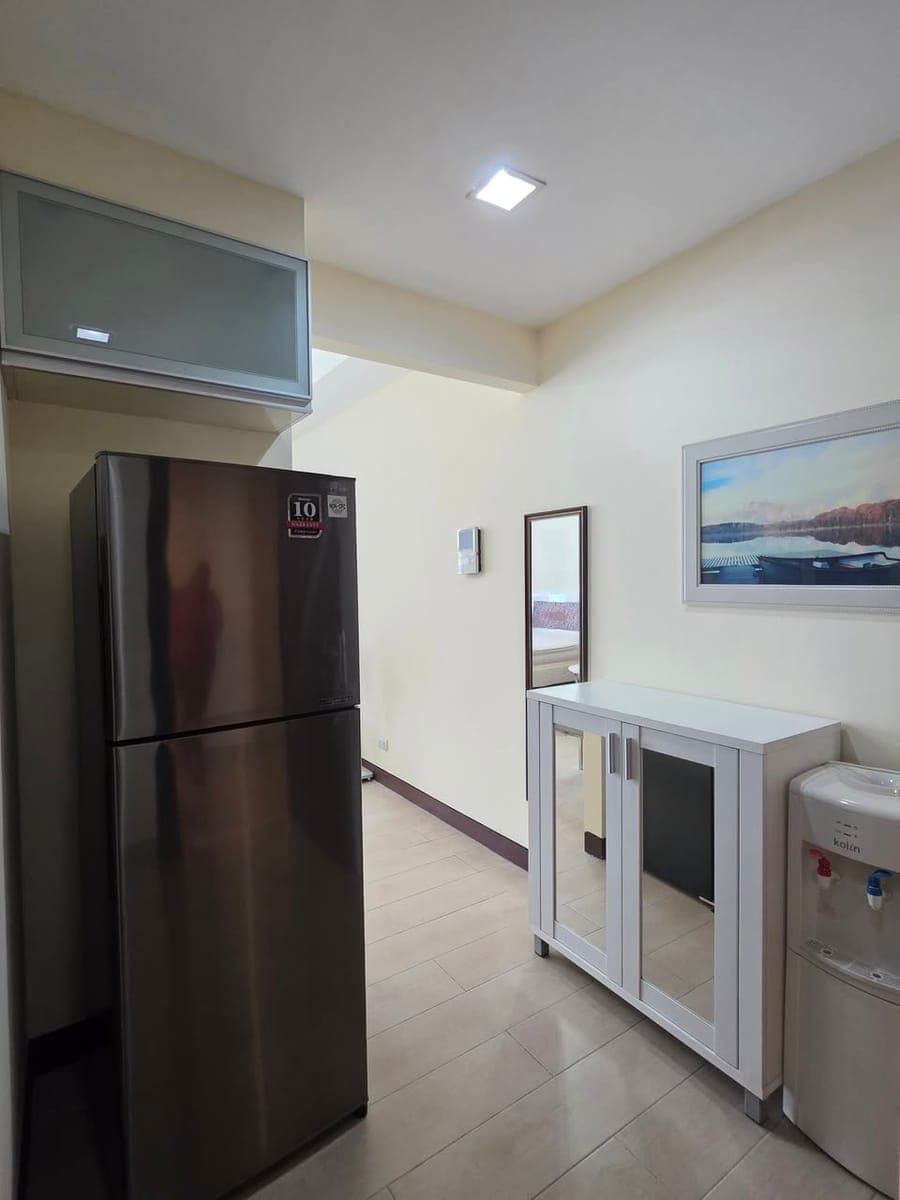 ◦•●Fully Furnished Unit - with nice window view ●•◦ - photo 2