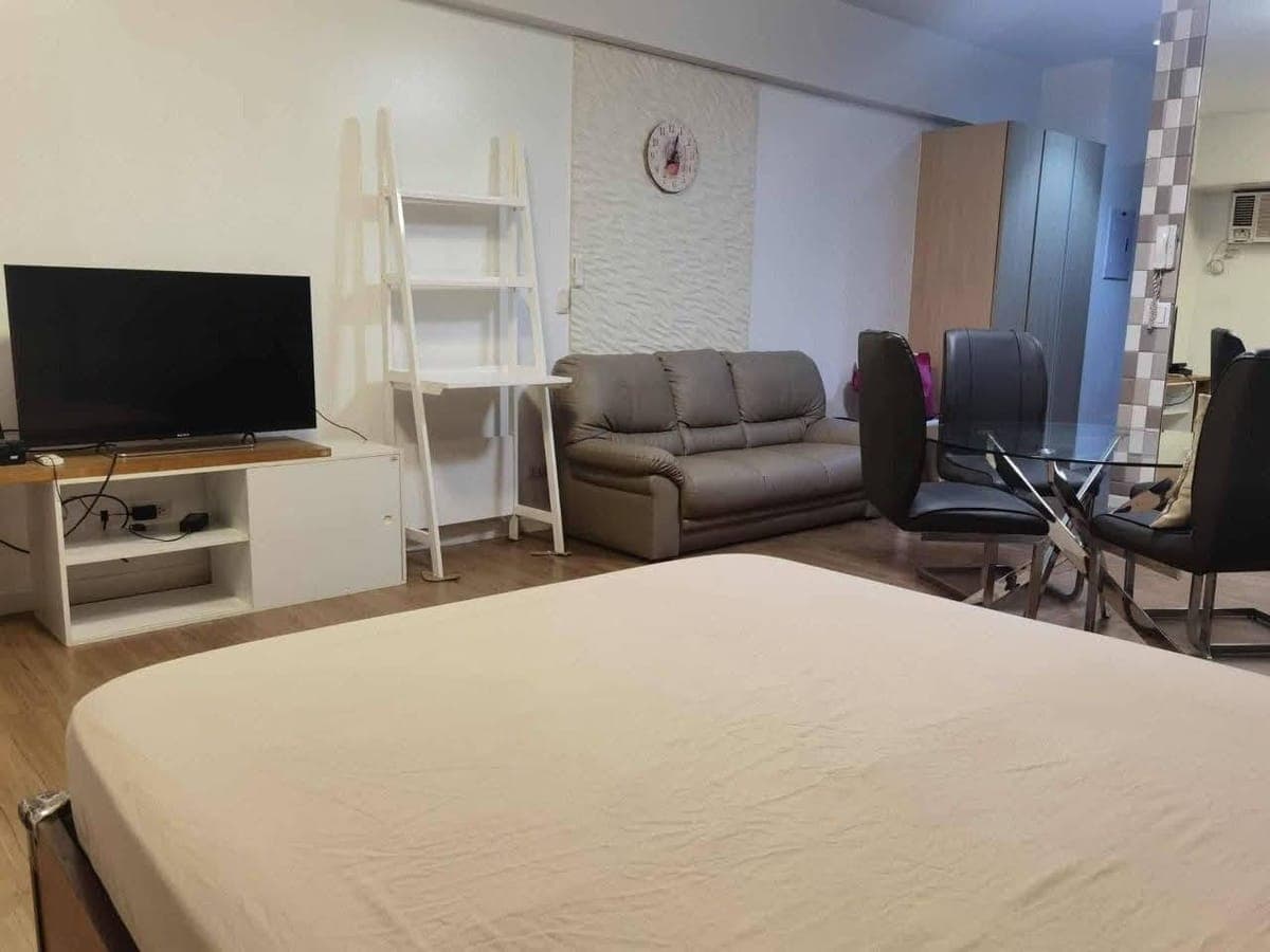 𝐅𝐎𝐑 𝐑𝐄𝐍𝐓 Studio Unit in The Meranti at Two Serendra - photo 3