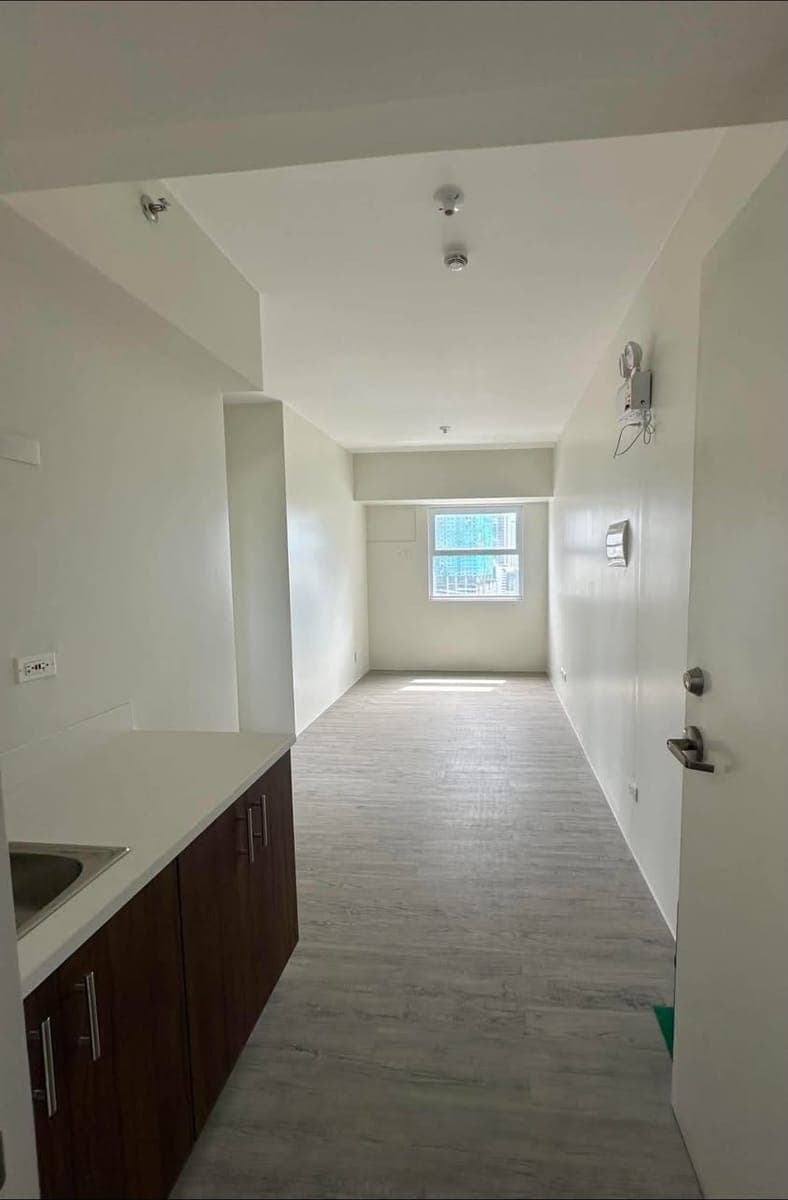 ‼️🏡 FOR RENT – BARE 1 BEDROOM CONDO UNIT 🏡‼️ - photo 2