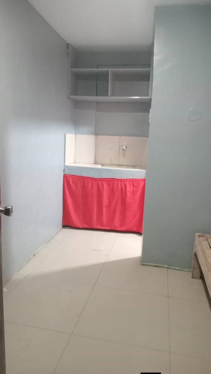 Room for rent with own Cr and sink - photo 3