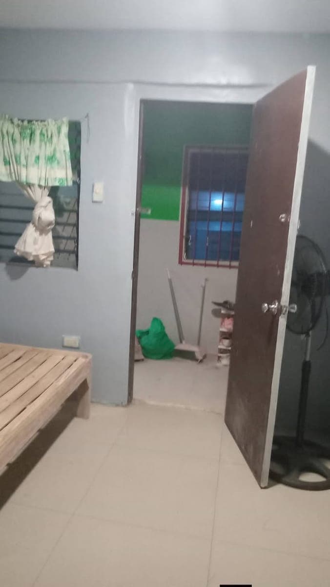 Room for rent with own Cr and sink - photo 4