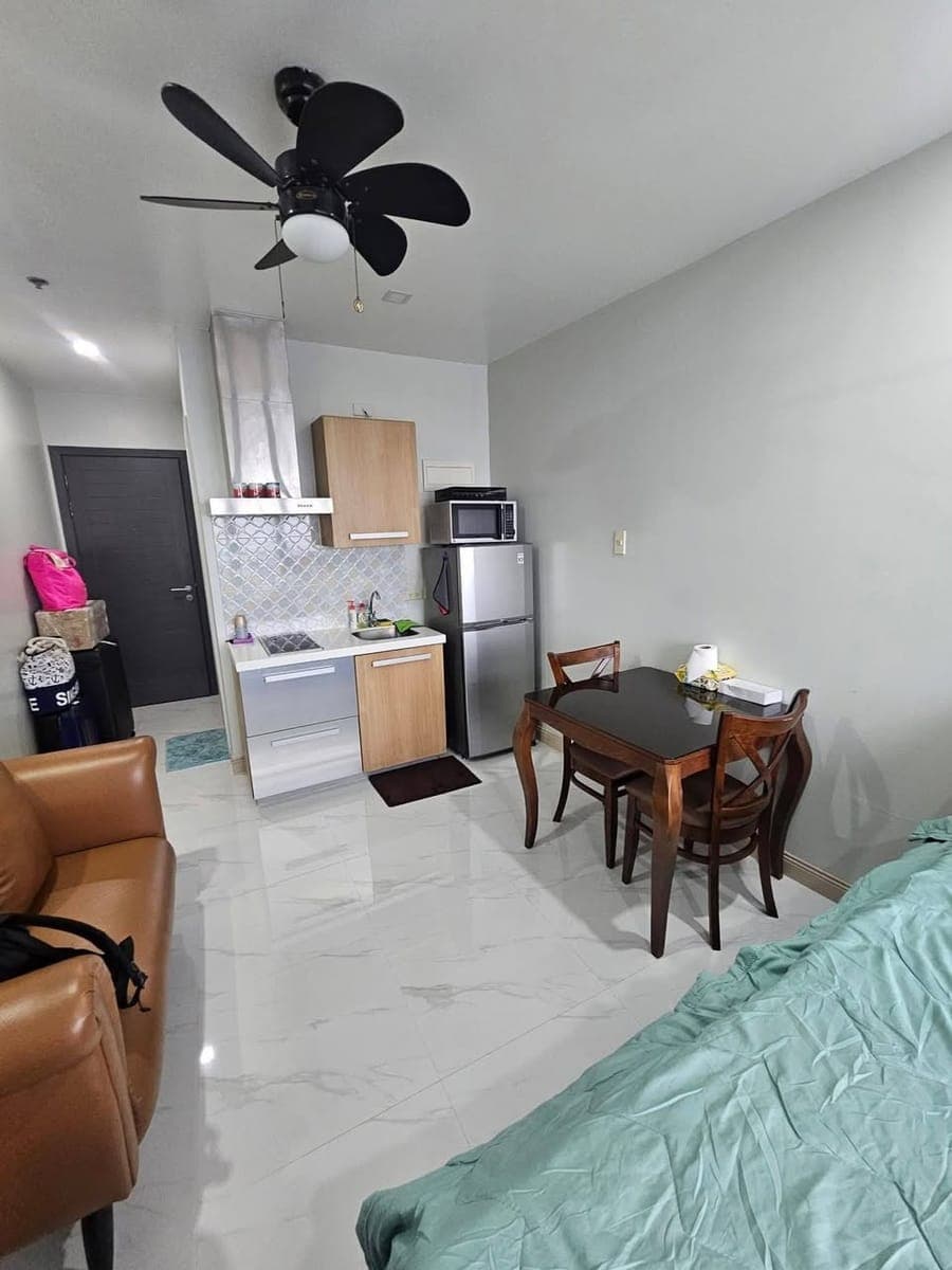 𝐅𝐎𝐑 𝐑𝐄𝐍𝐓 Studio with Balcony Condo Unit in KNIGHTSBRIDGE RESIDENCES - photo 3