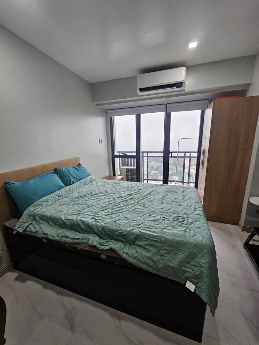 𝐅𝐎𝐑 𝐑𝐄𝐍𝐓 Studio with Balcony Condo Unit in KNIGHTSBRIDGE RESIDENCES - photo 4