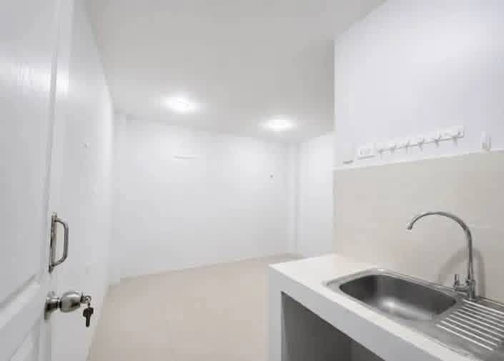 7500 STUDIO TYPE APARTMENT NEAR SM LANANG PREMIER - photo 2