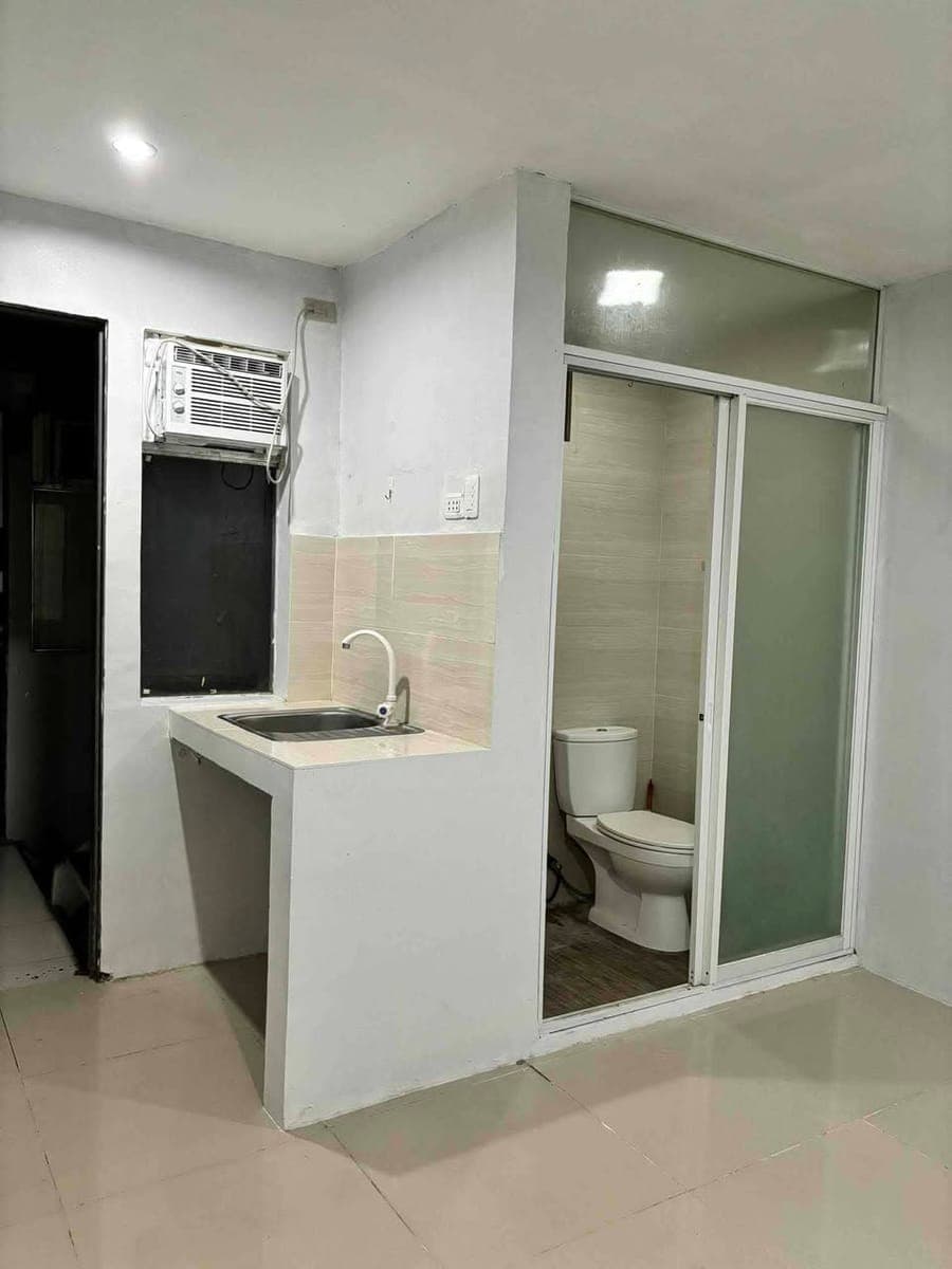 7500 STUDIO TYPE APARTMENT NEAR SM LANANG PREMIER - photo 4