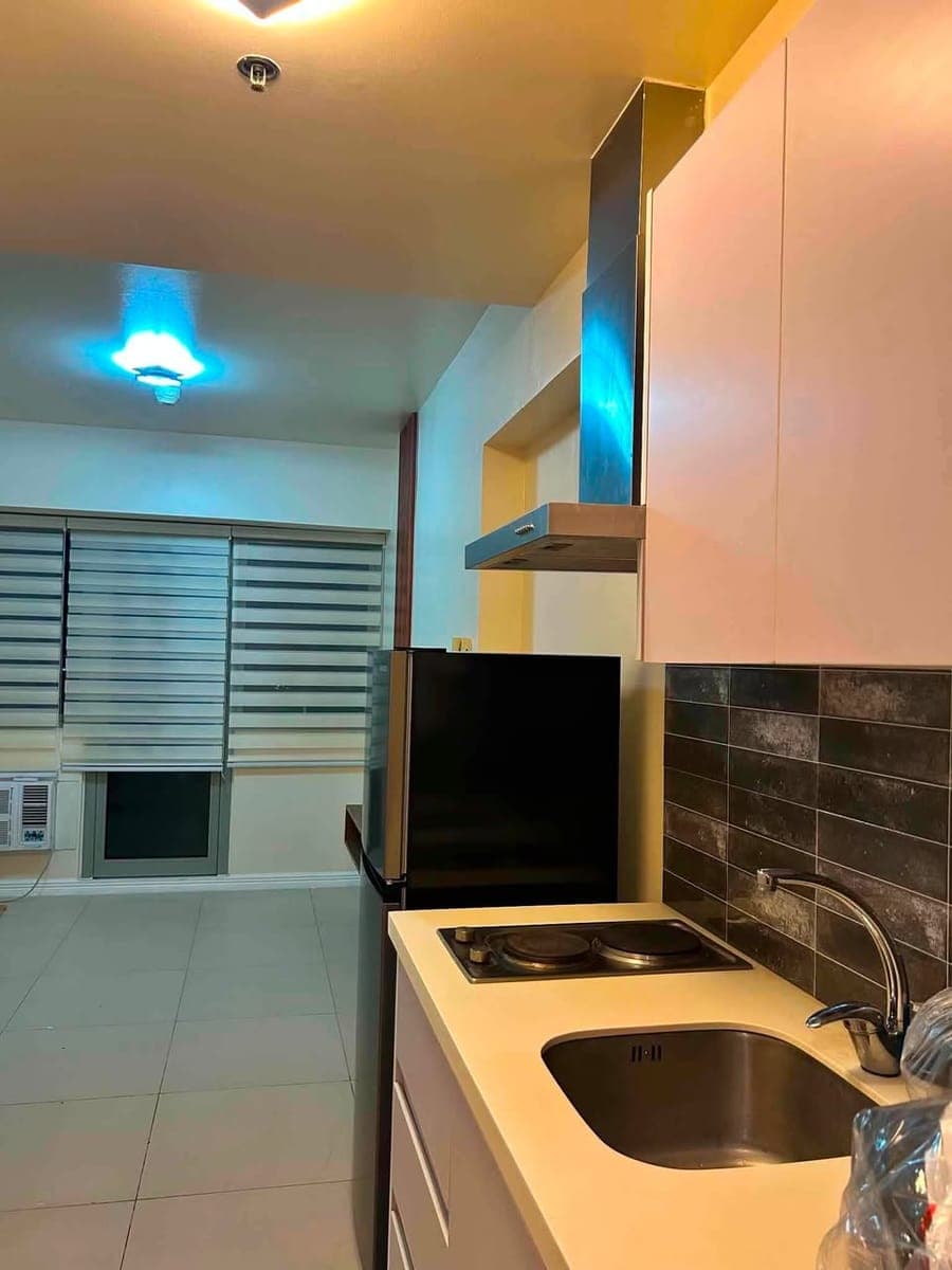 🏡 NEWLY RENOVATED STUDIO CONDO WITH BALCONY FOR RENT ✨ - photo 1