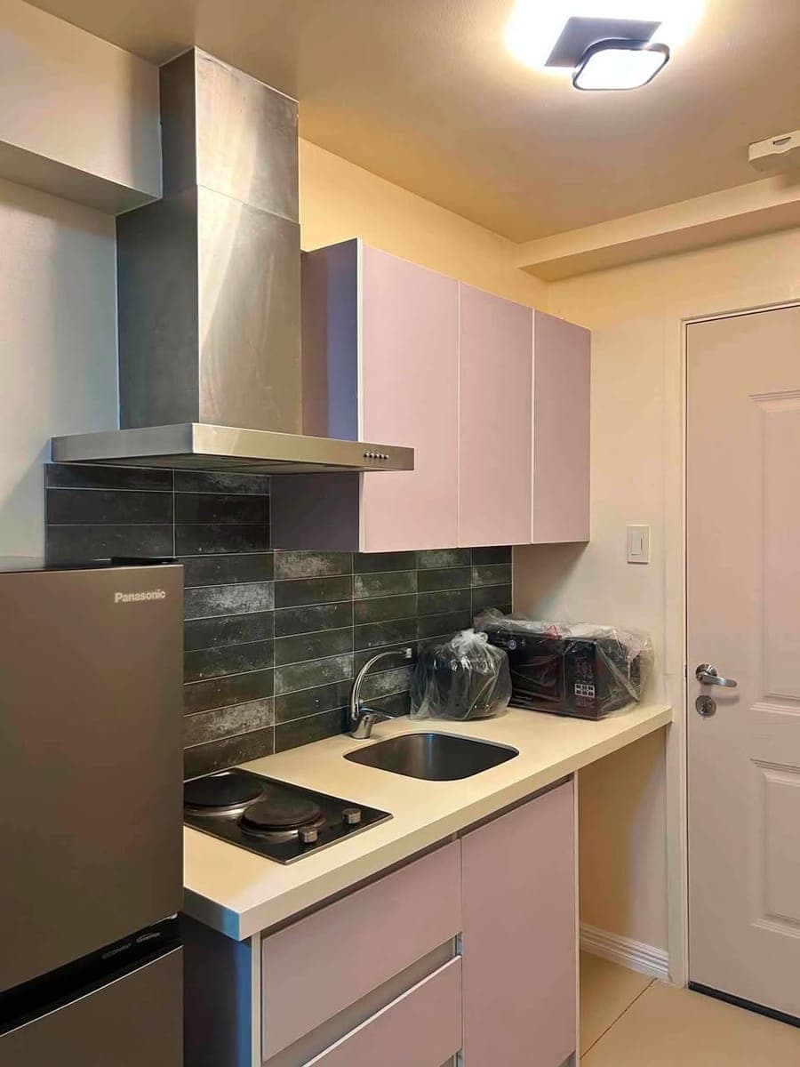 🏡 NEWLY RENOVATED STUDIO CONDO WITH BALCONY FOR RENT ✨ - photo 2