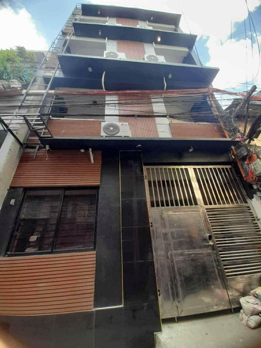 4 Storey Condo Type FOR RENT!!! - photo 1
