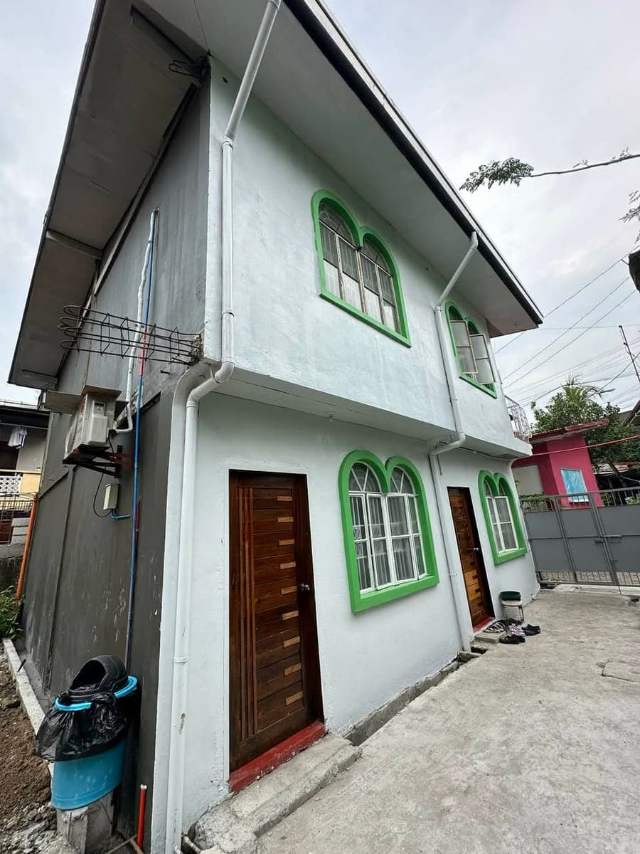 2-STOREY APARTMENT FOR RENT – KARUHATAN, VALENZUELA - photo 1